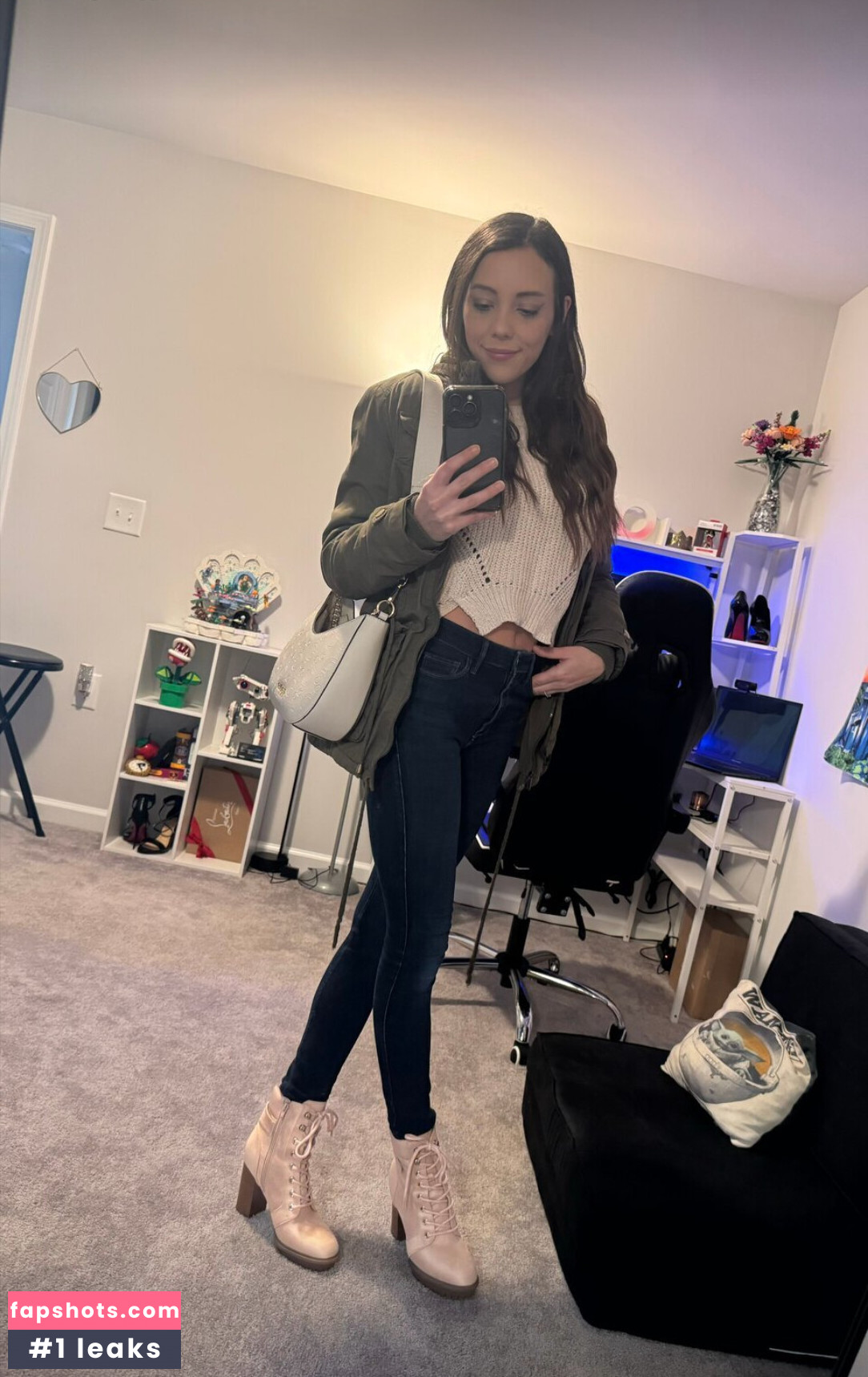 Rebecca Love gallery photo #20