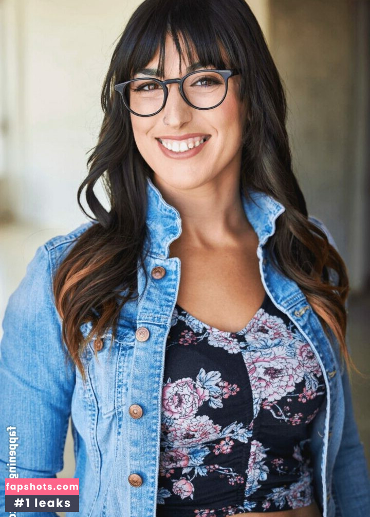 Rebecca Quinn nude babe gallery