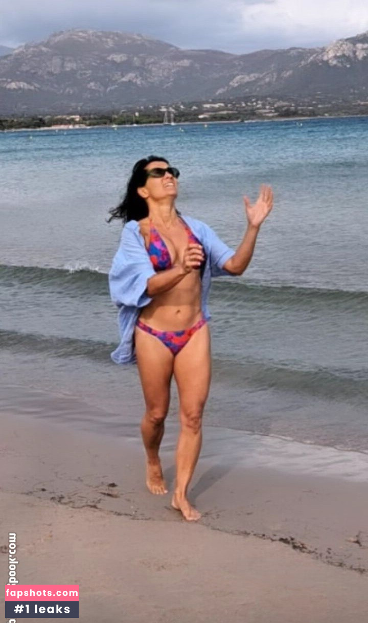 Rebecca Sarker nude babe gallery