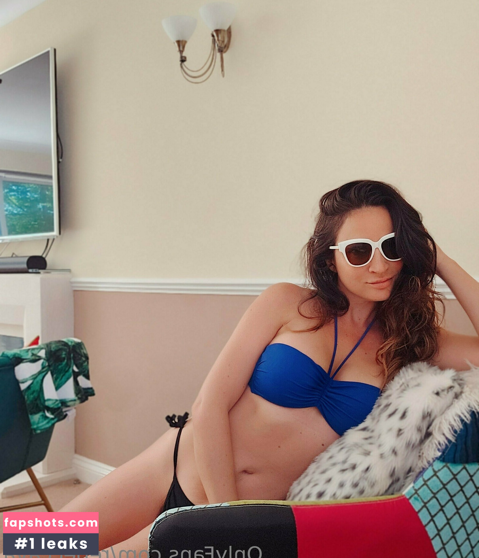 rebeccava nude babe gallery