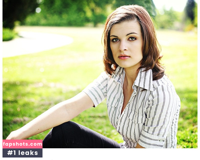 Rebeka Joye gallery photo #9