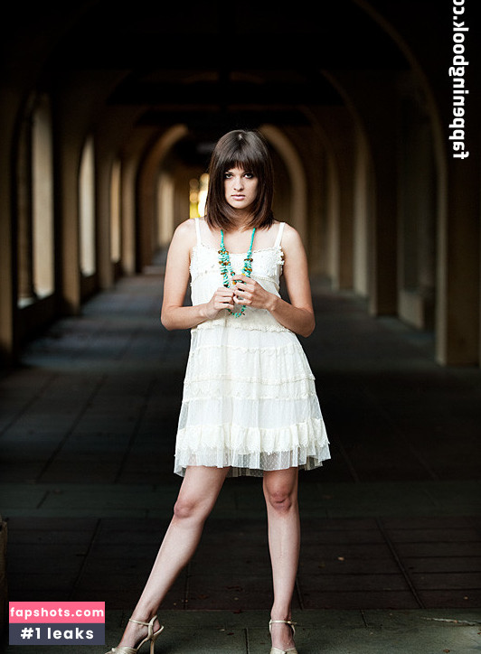 Rebeka Joye gallery photo #10