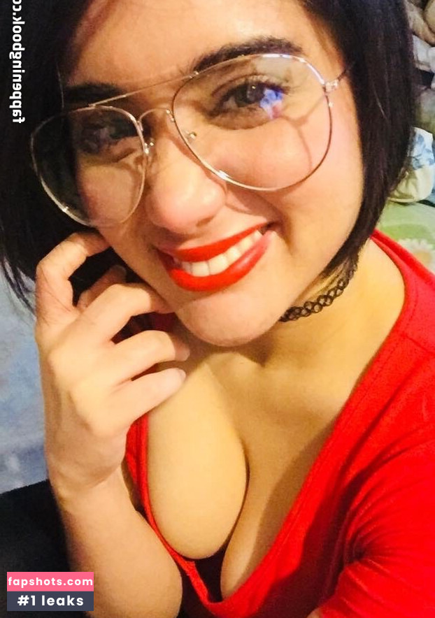 Red Velvet Doll nude babe gallery