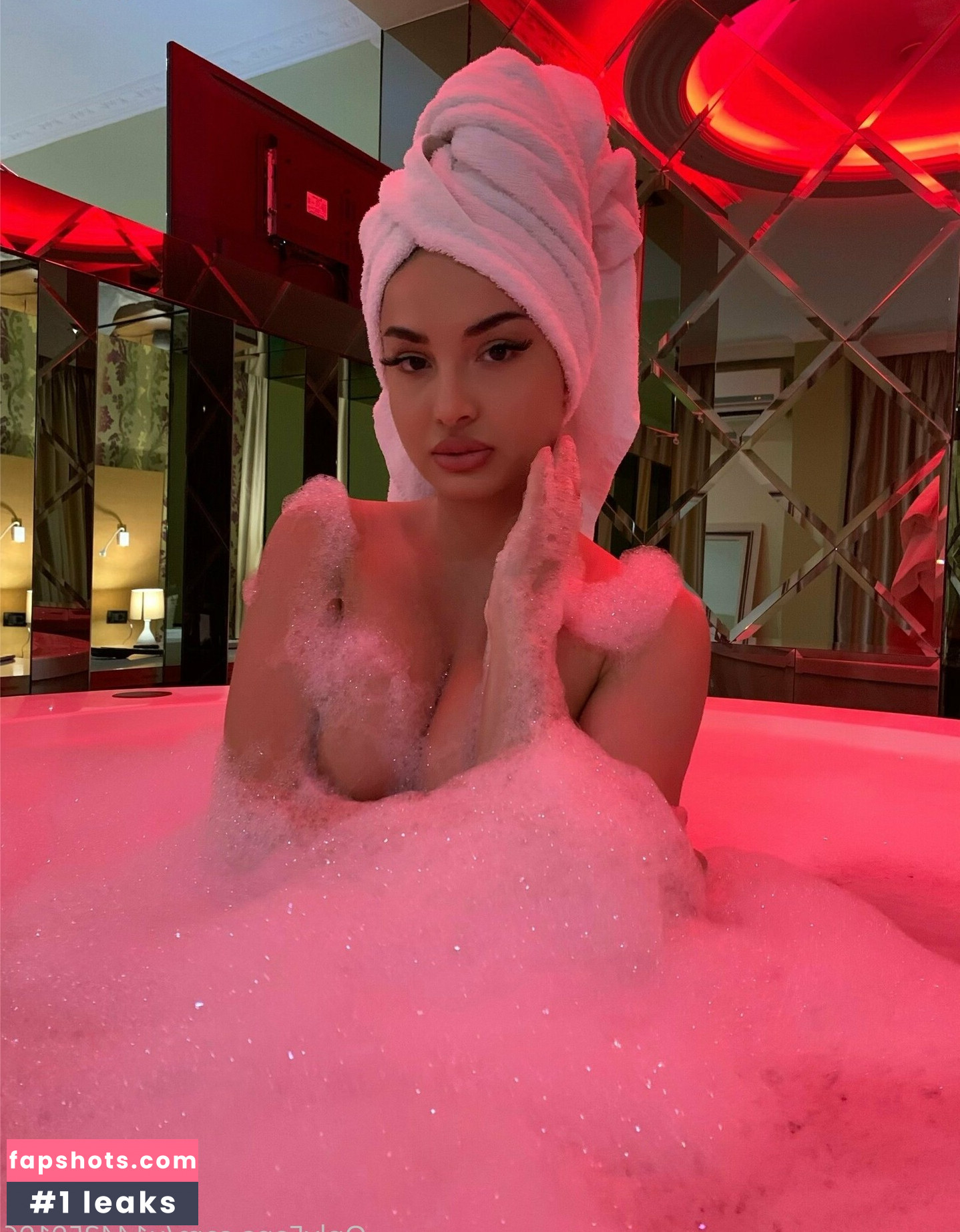 Redona Koci gallery photo #13