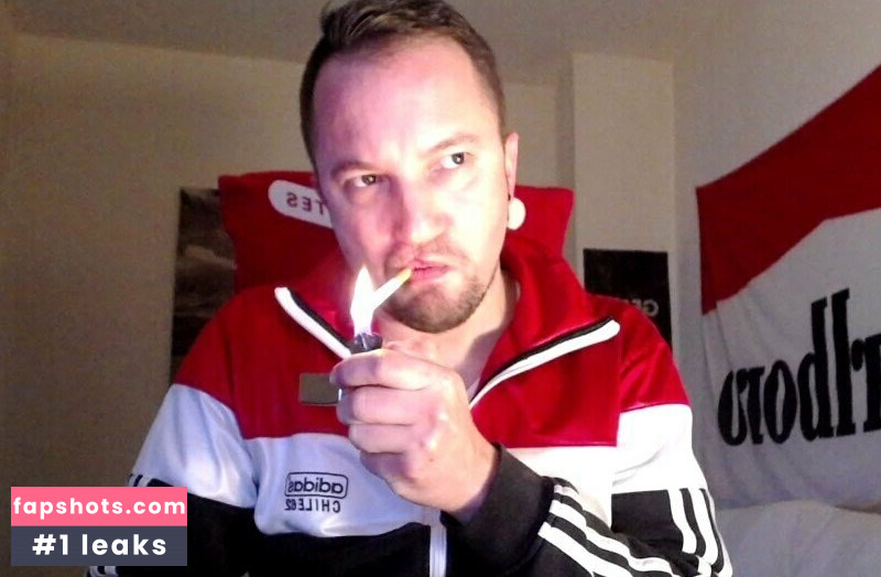 redsntrainers nude babe gallery