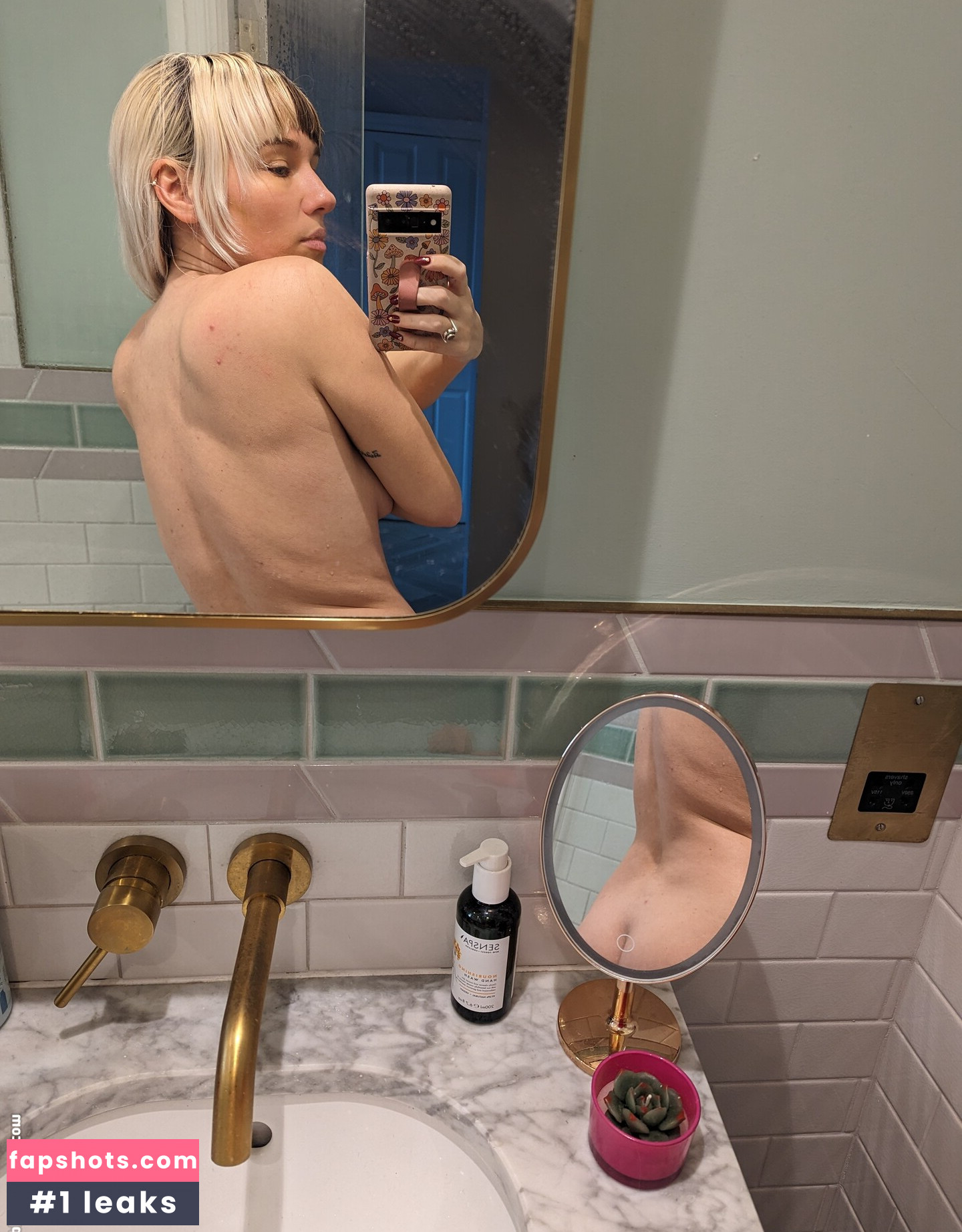 Reed Amber gallery photo #2