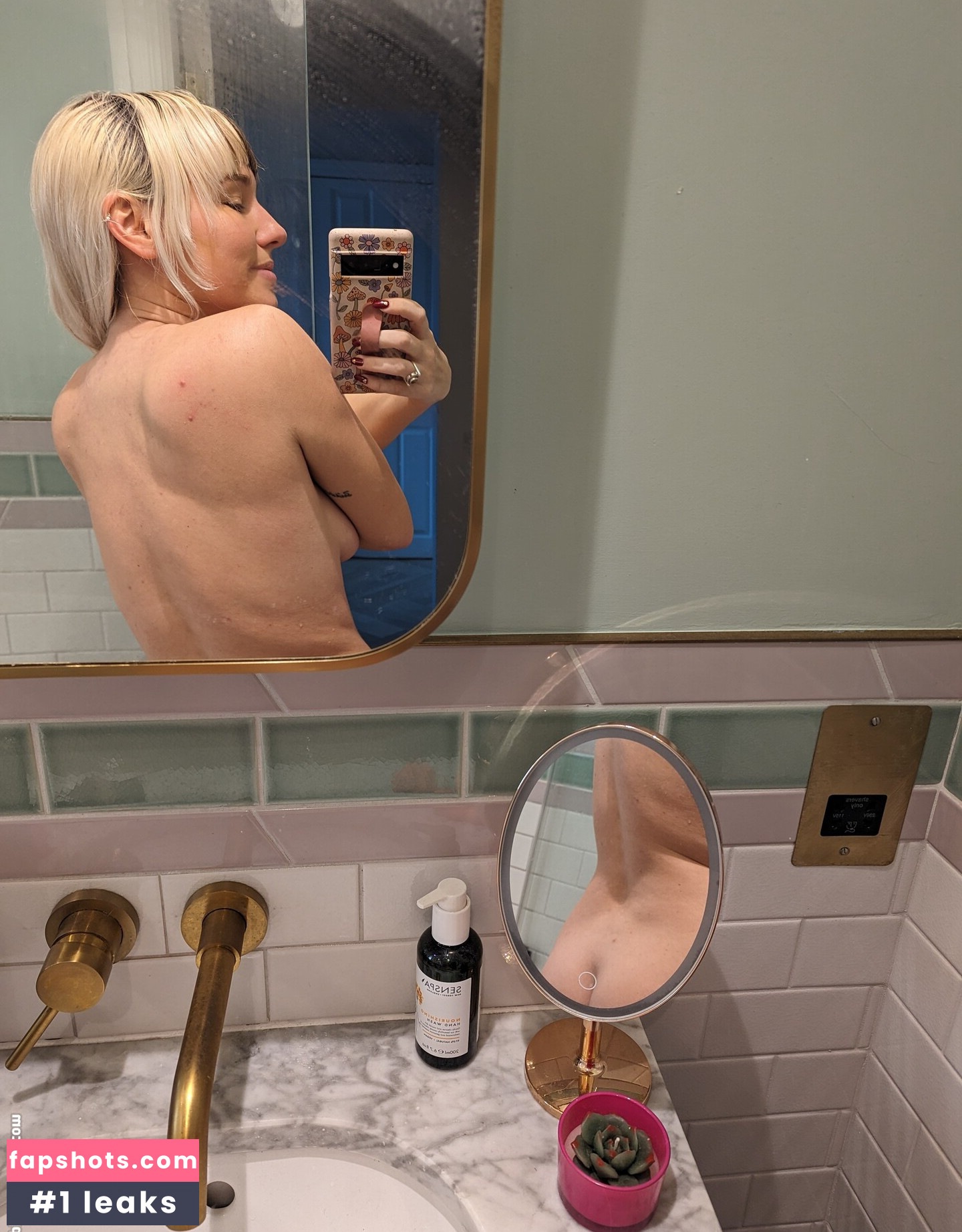 Reed Amber gallery photo #3