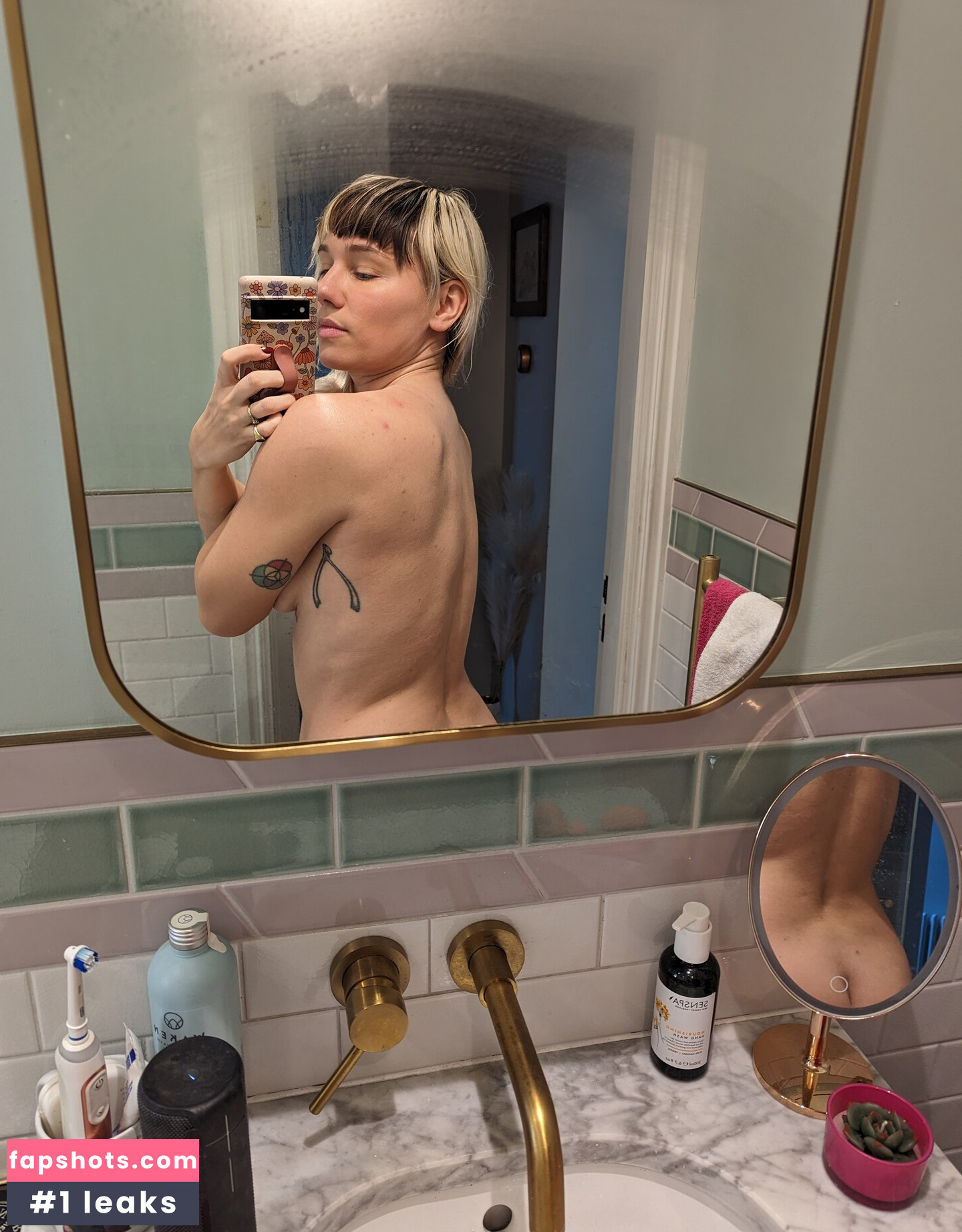 Reed Amber gallery photo #5