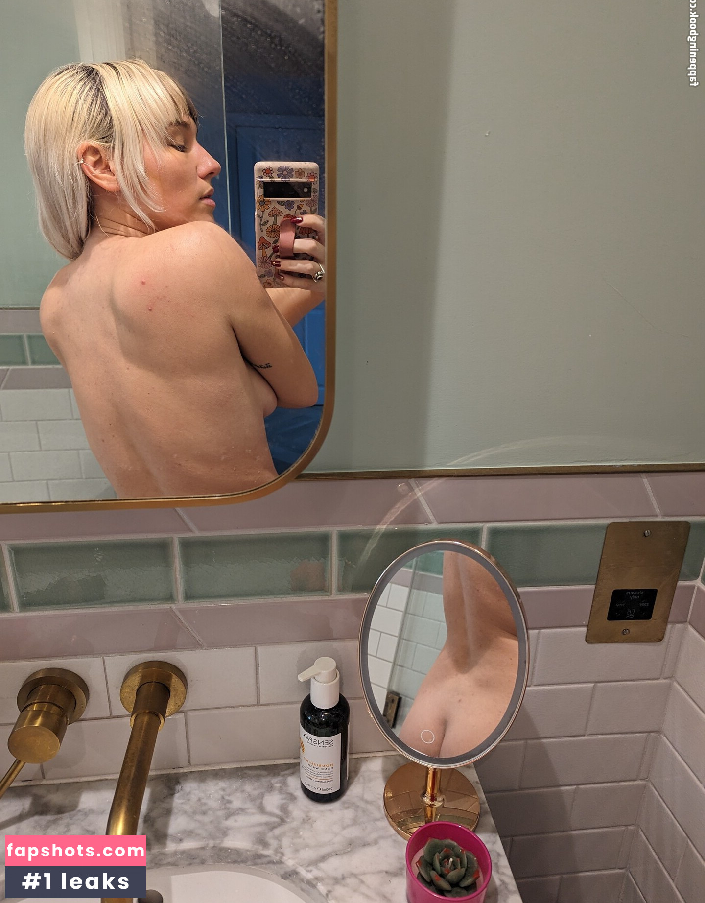 Reed Amber nude babe gallery