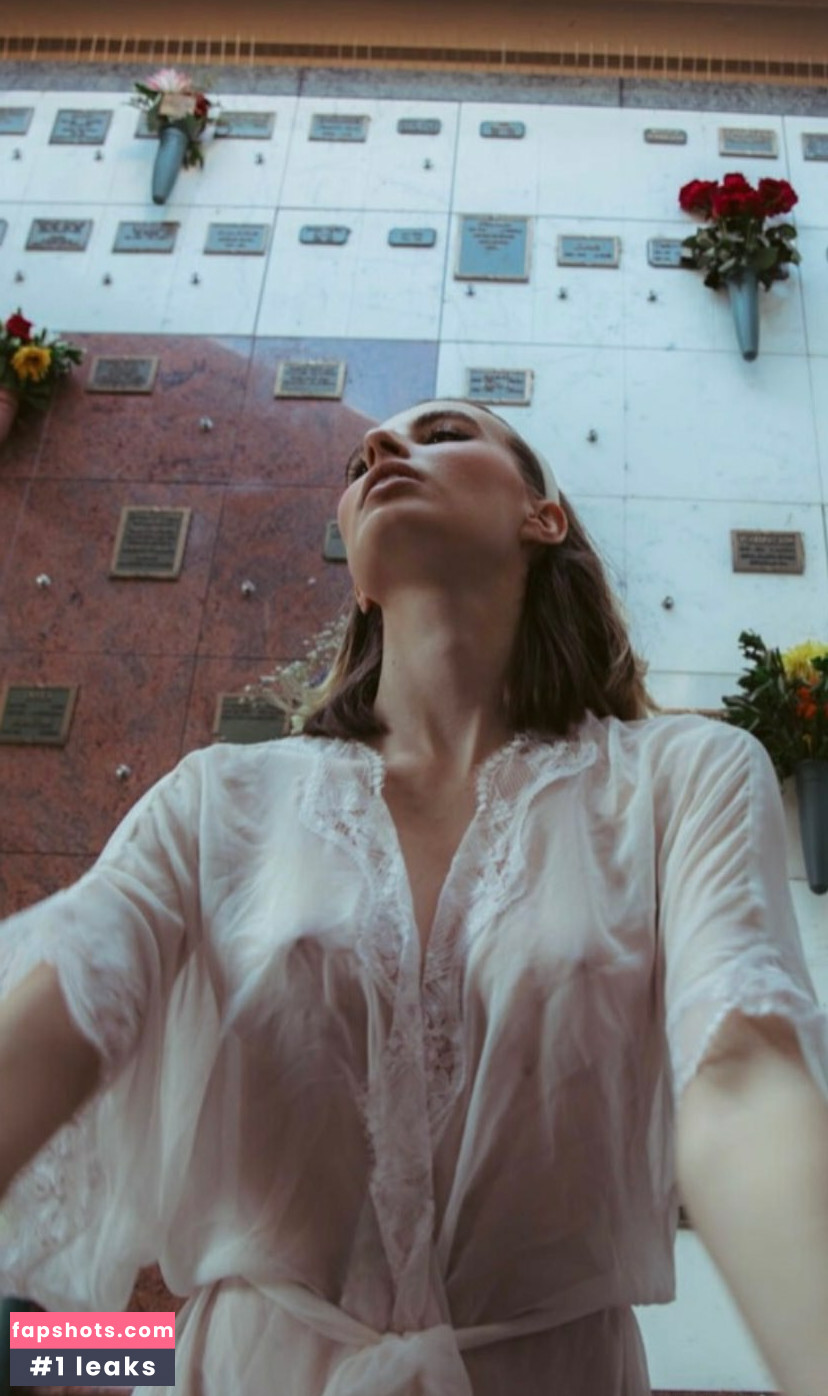 Reese Taylor nude babe gallery