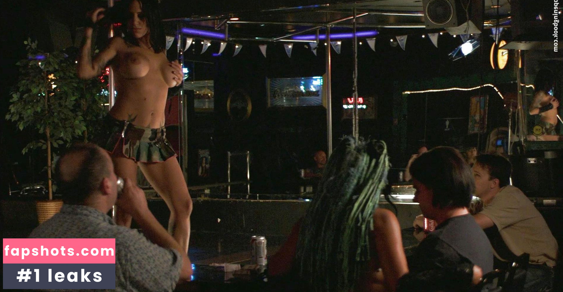 Regan Reese nude babe gallery