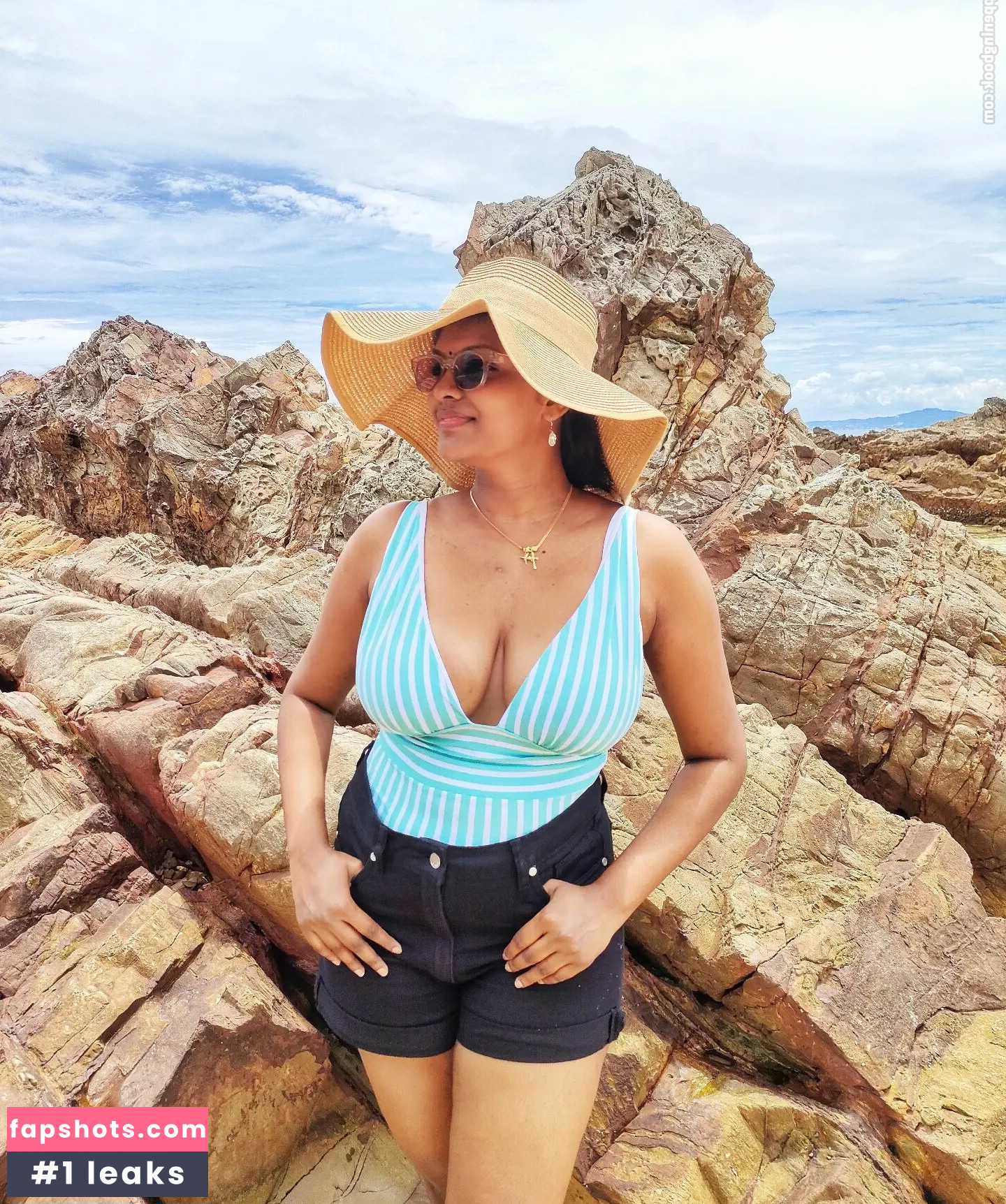 Regina Thoolasha gallery photo #14