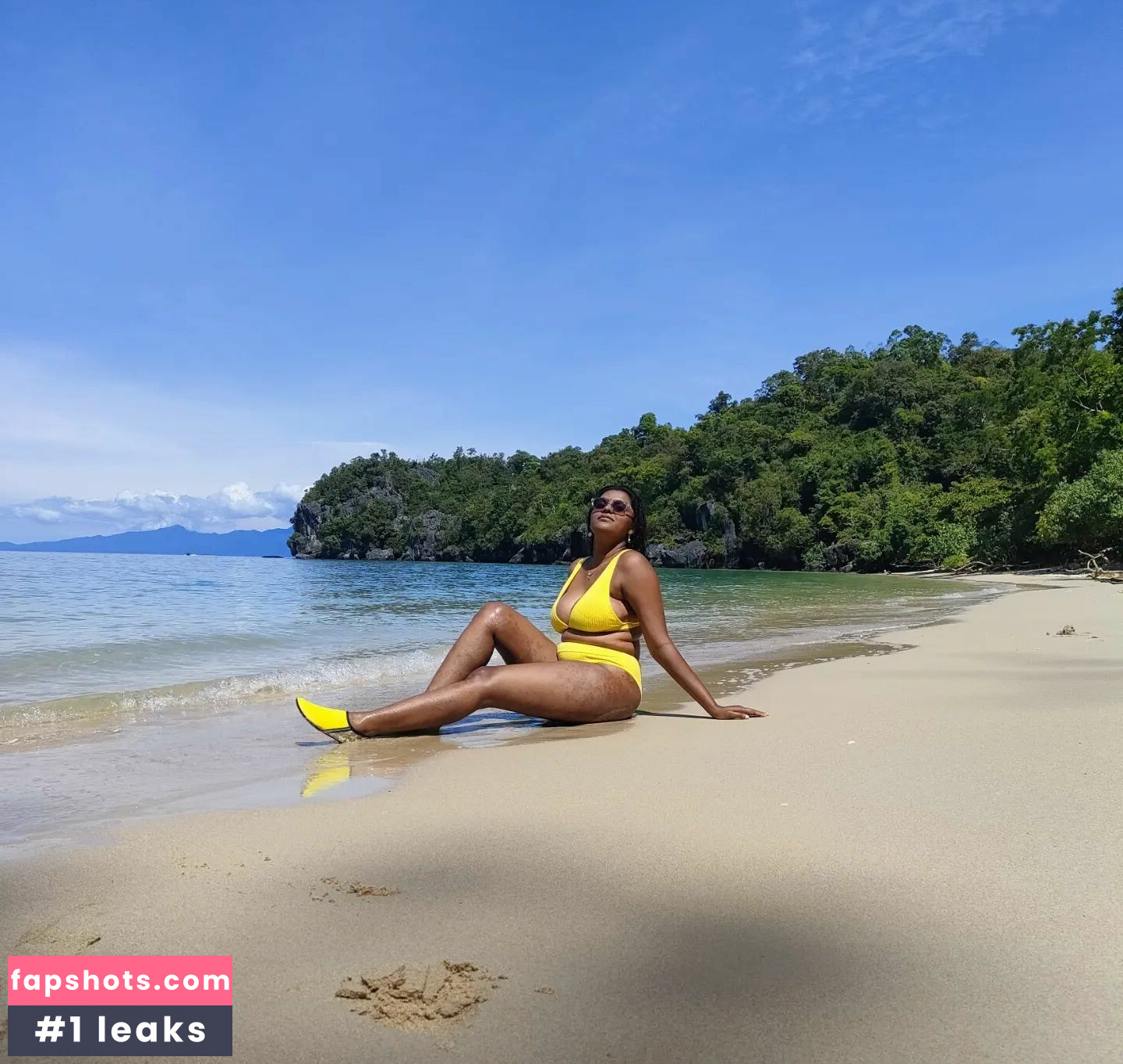 Regina Thoolasha gallery photo #3