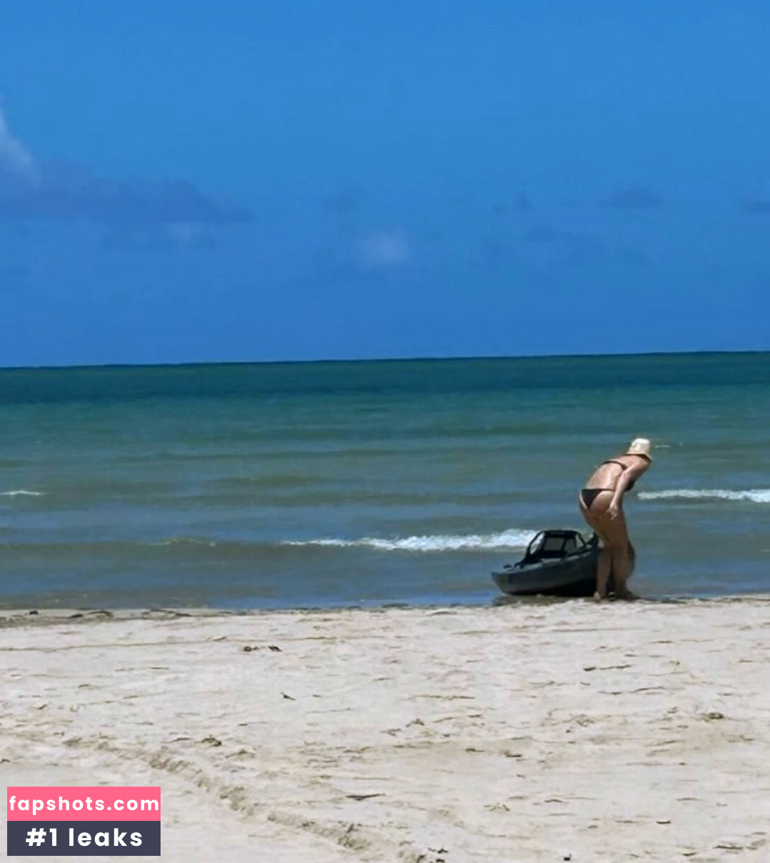 Regina Volpato gallery photo #16