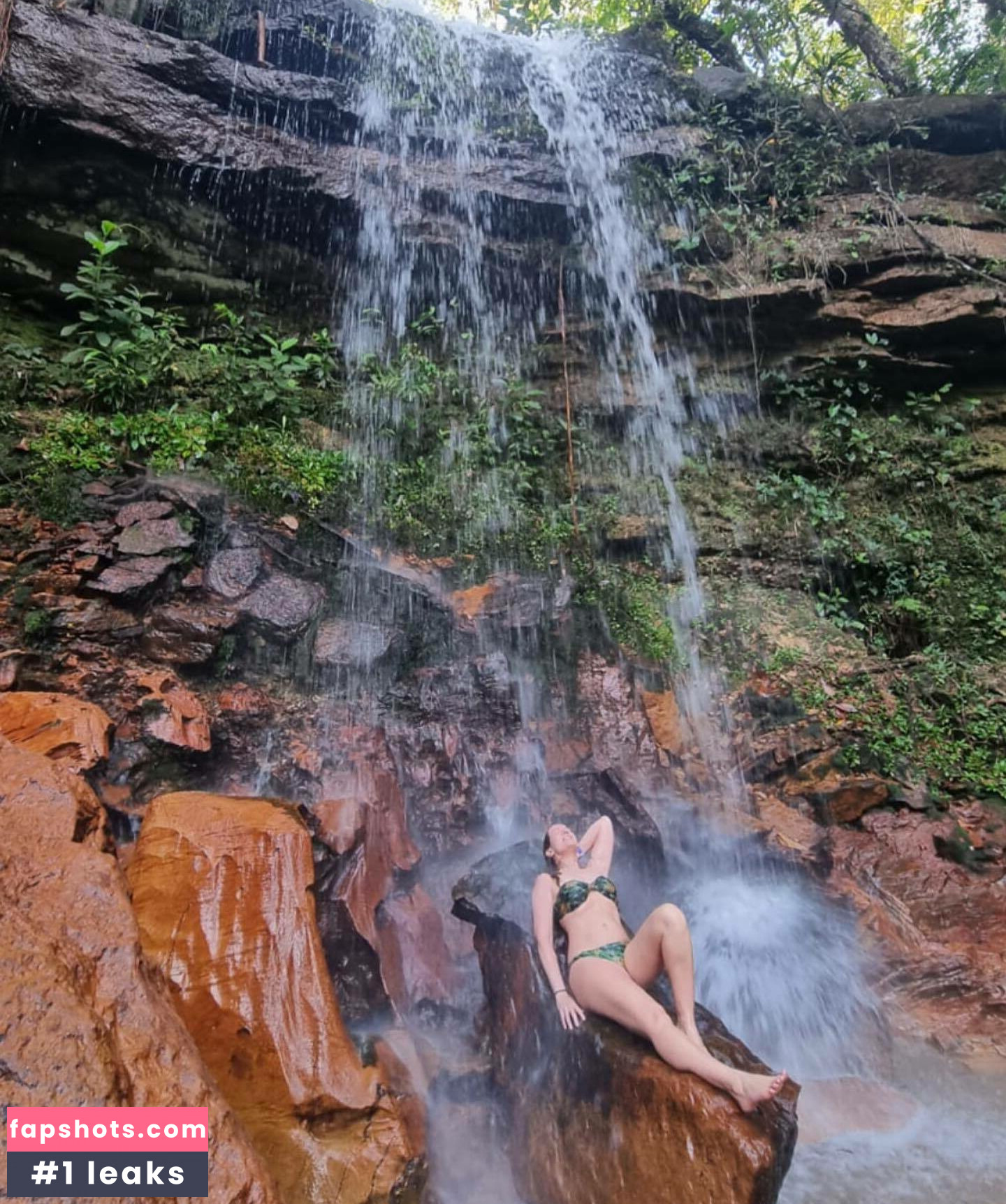 Regina Volpato gallery photo #32