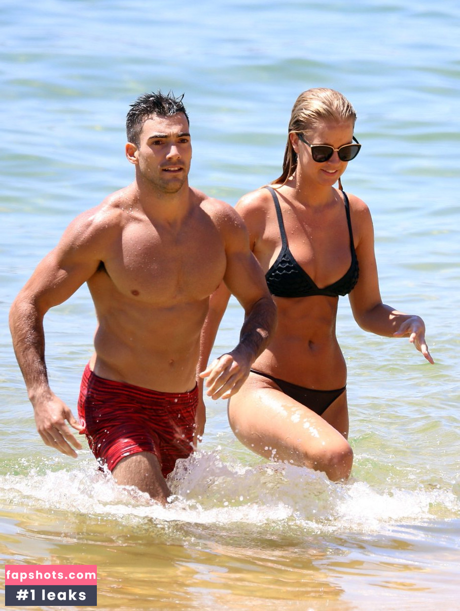 Renae Ayris gallery photo #15