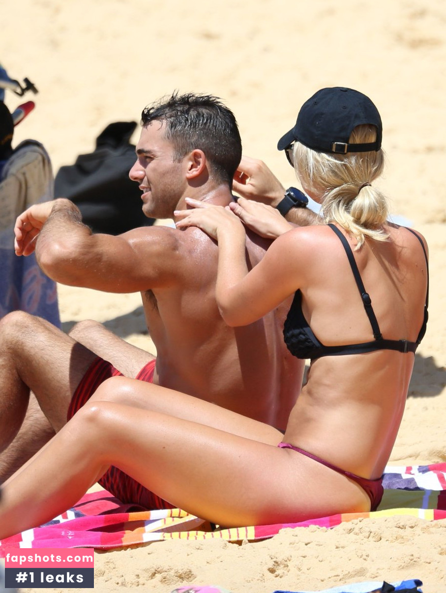 Renae Ayris gallery photo #26