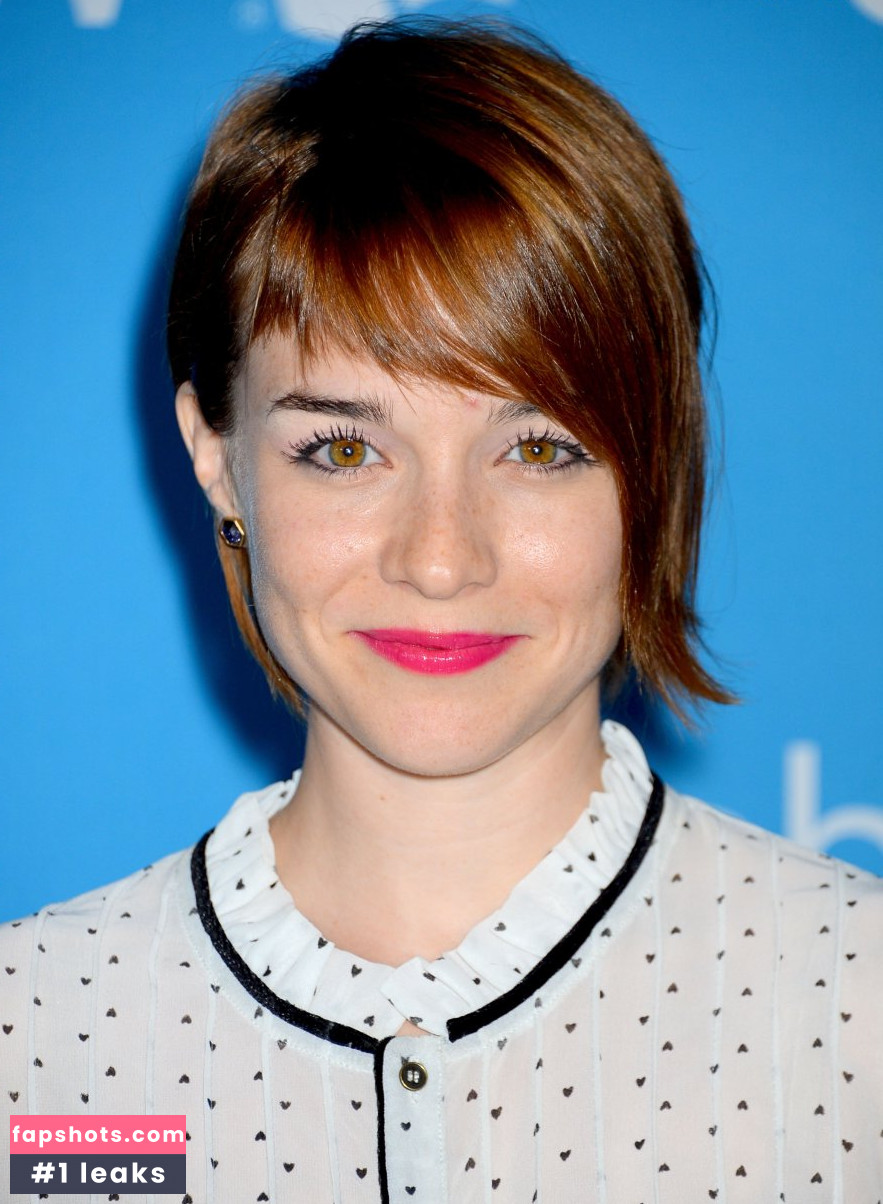 Renee Felice Smith gallery photo #3