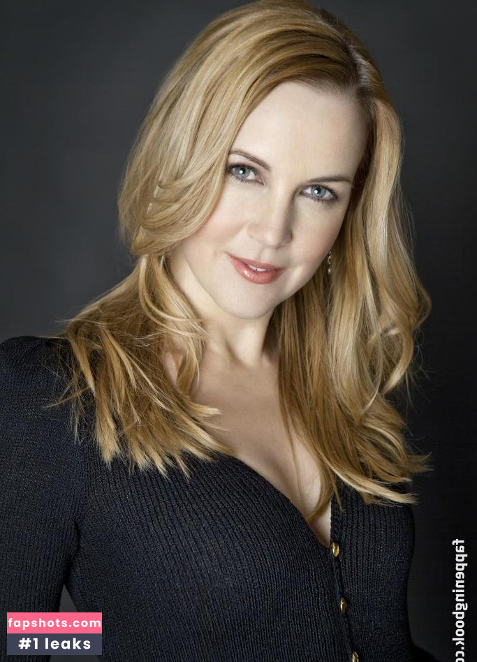 Renee O'Connor gallery photo #28