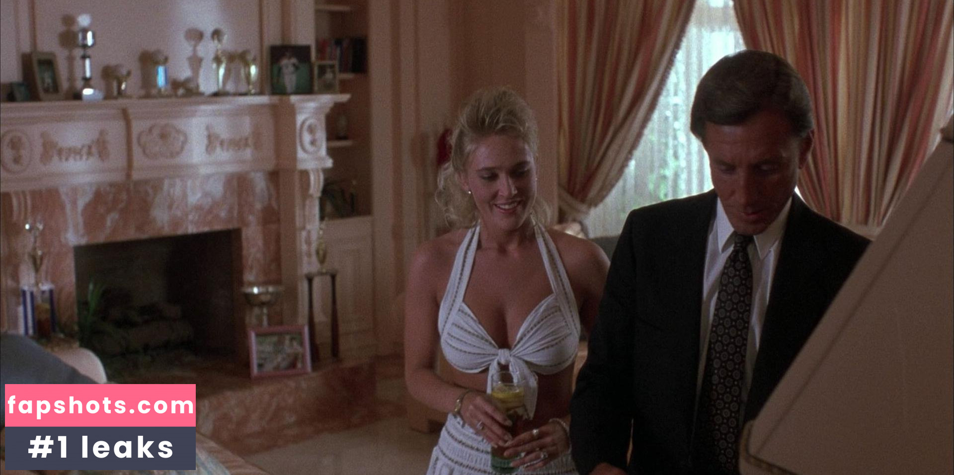 Renee O'Connor gallery photo #5