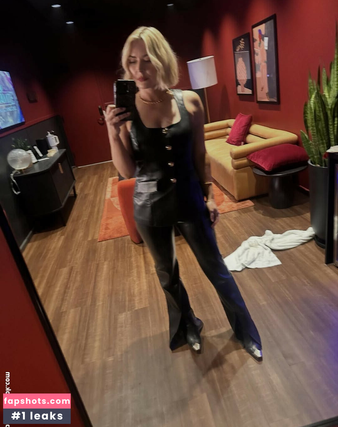 Renee Paquette gallery photo #2