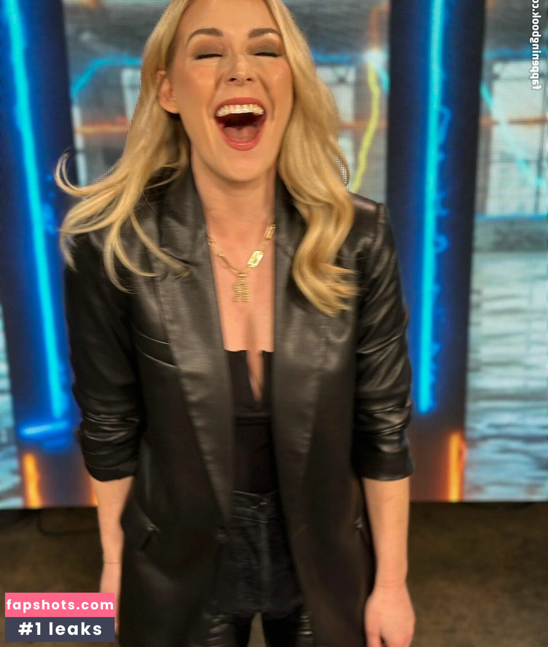 Renee Paquette gallery photo #113