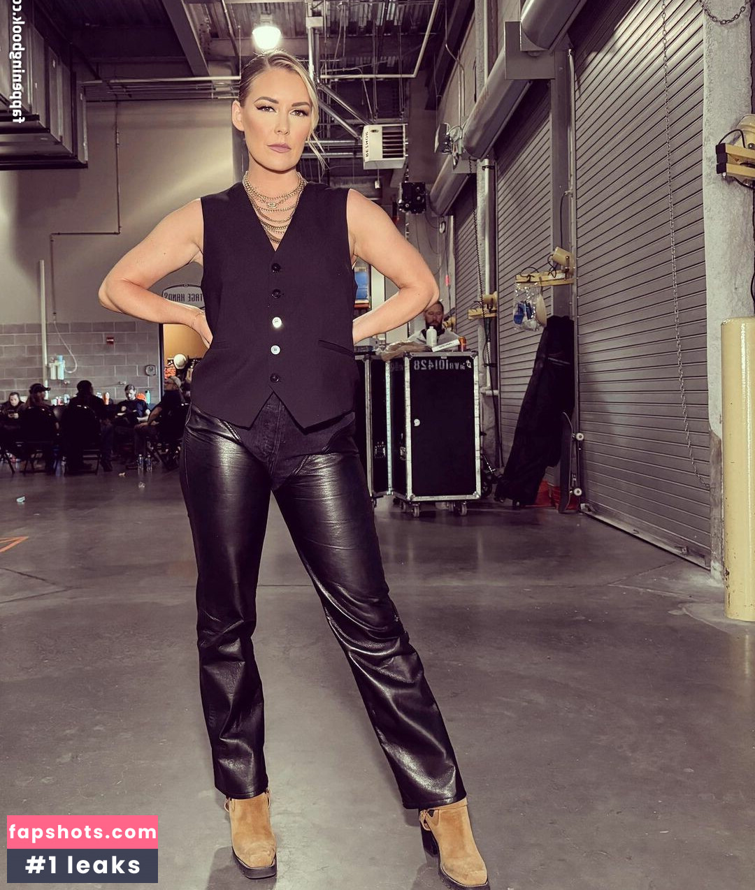 Renee Paquette gallery photo #26