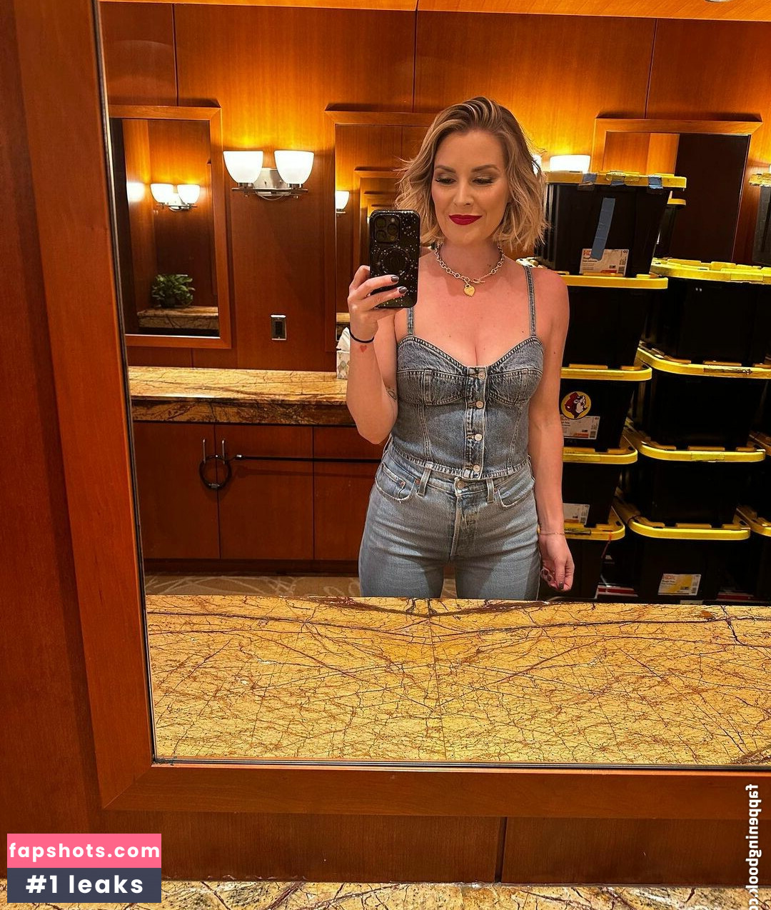 Renee Paquette gallery photo #31