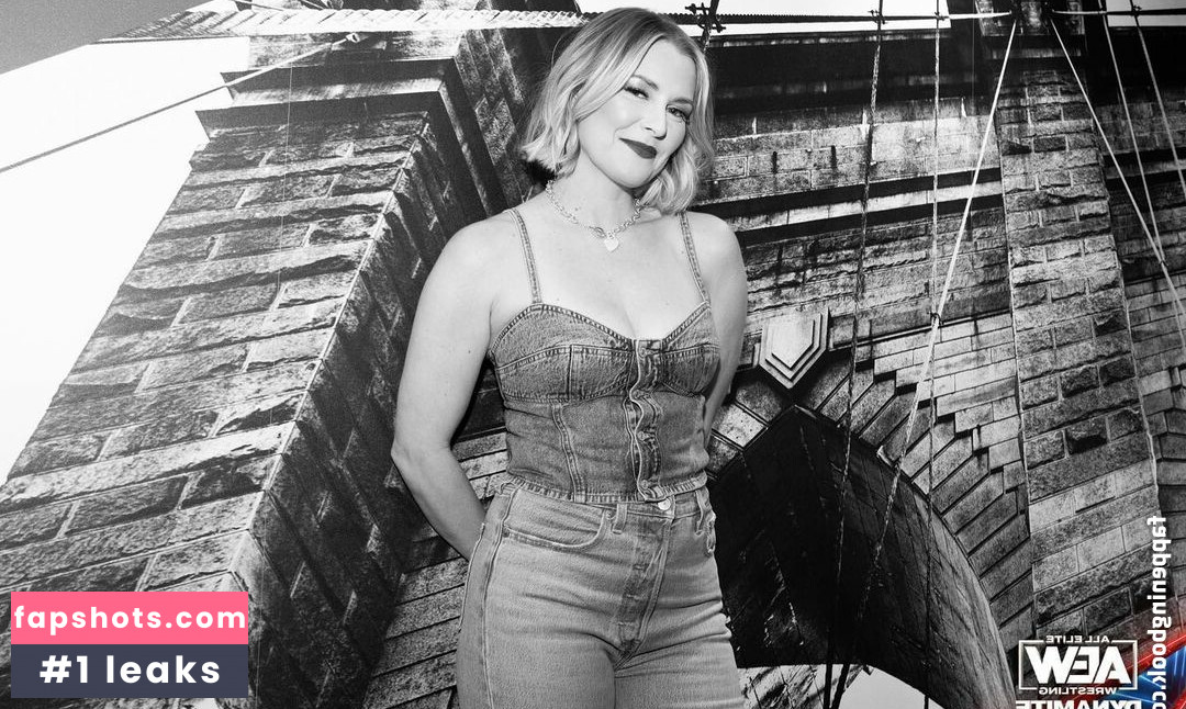 Renee Paquette gallery photo #32