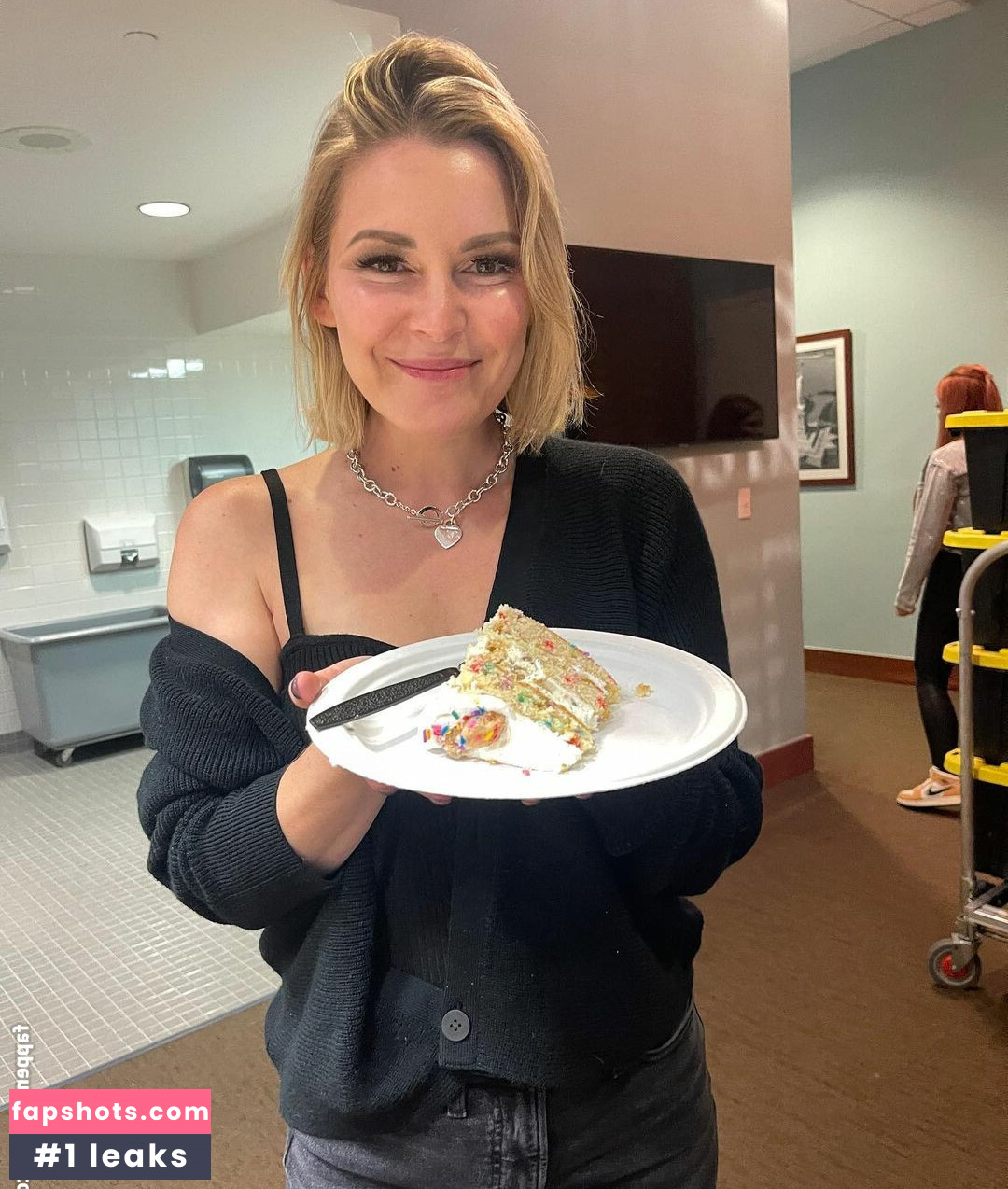 Renee Paquette gallery photo #37