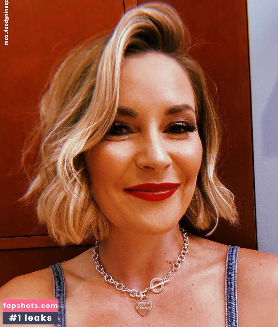 Renee Paquette gallery photo #38