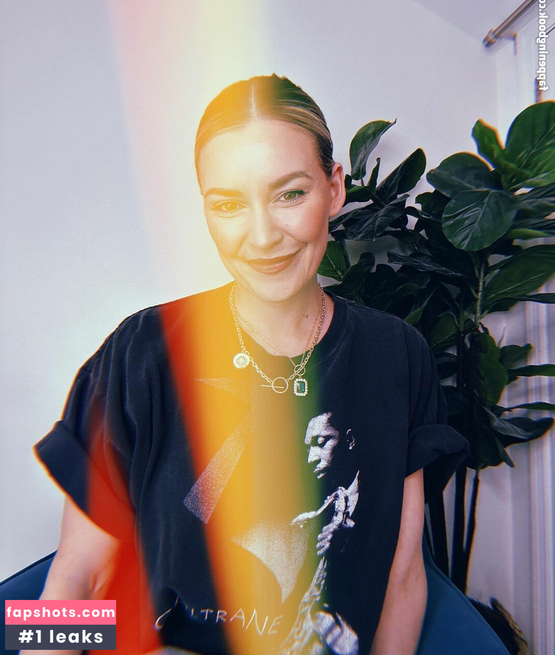 Renee Paquette gallery photo #43