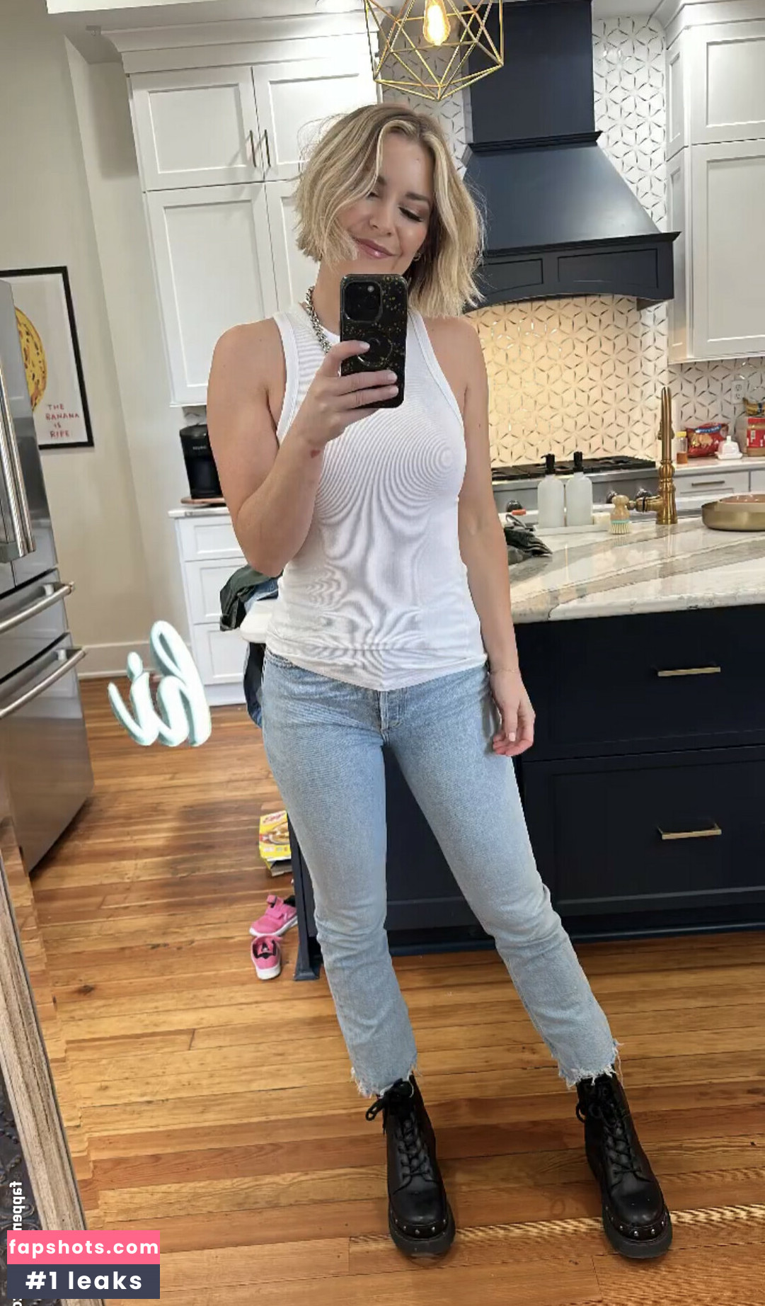 Renee Paquette gallery photo #57