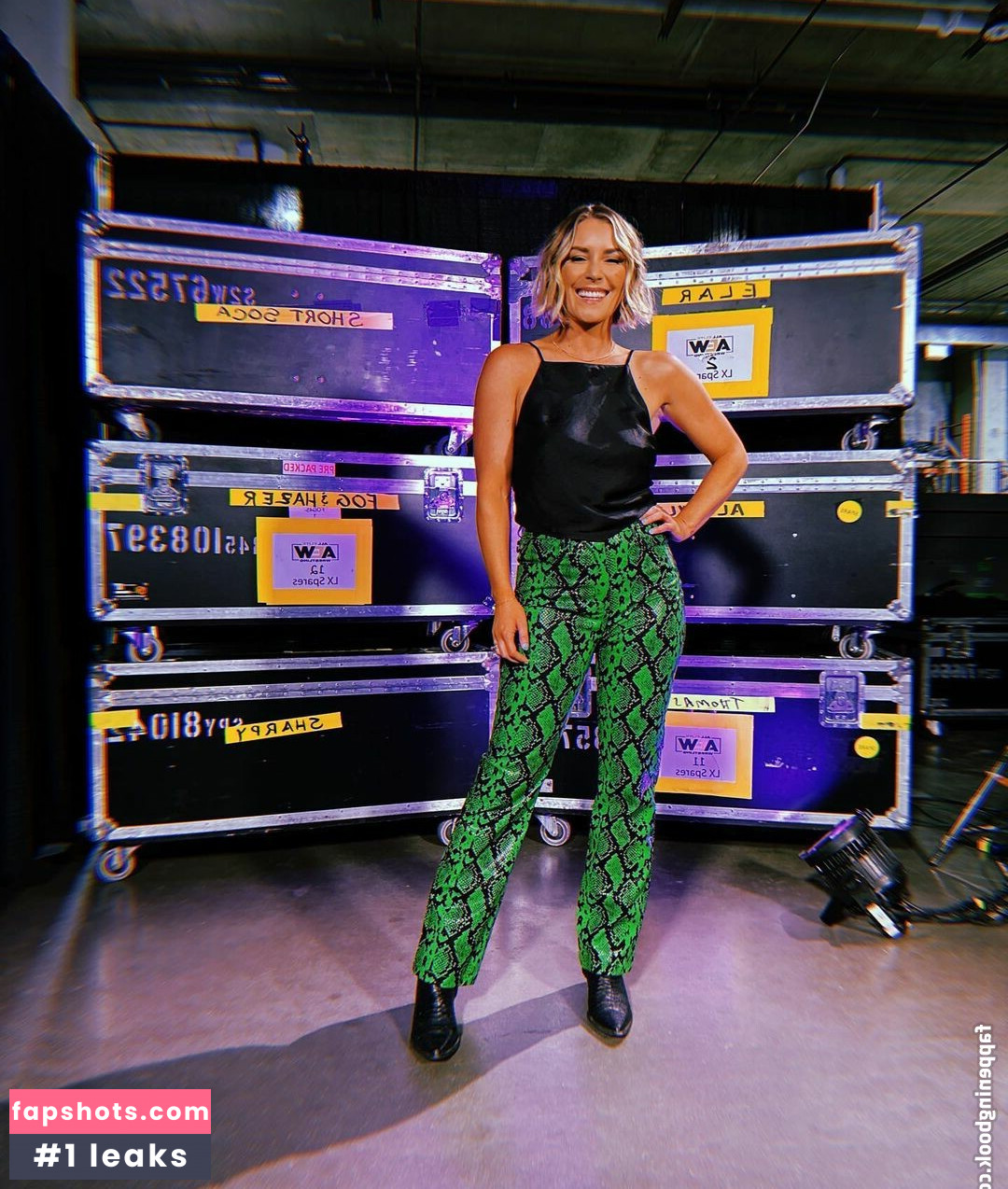 Renee Paquette gallery photo #59