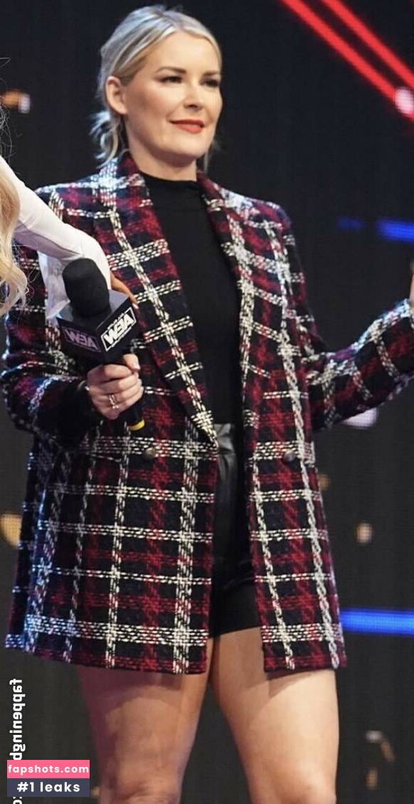 Renee Paquette gallery photo #7