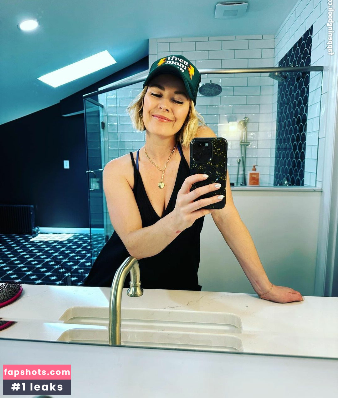 Renee Paquette gallery photo #70