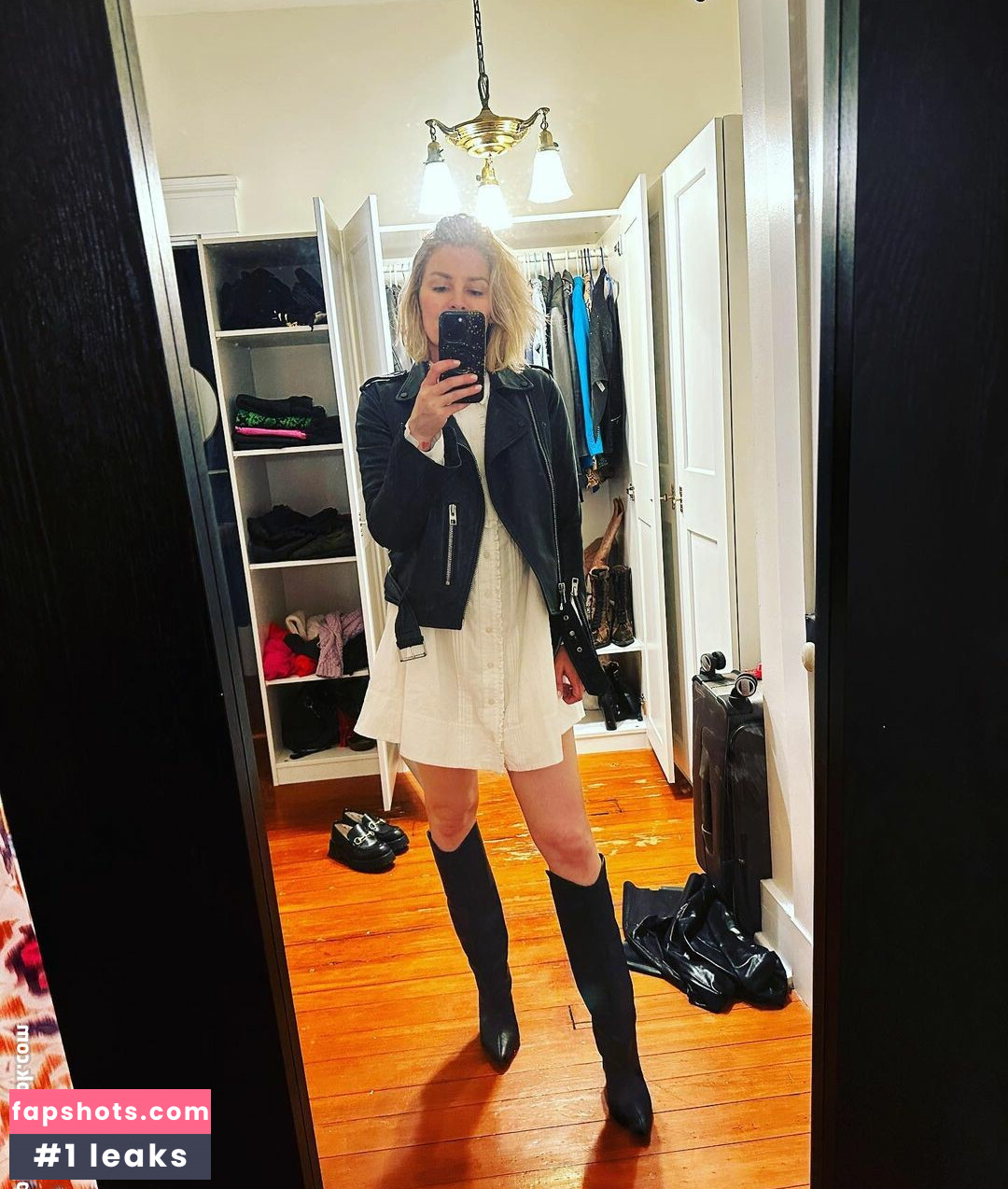 Renee Paquette gallery photo #75