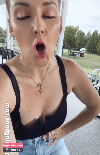 Renee Paquette gallery photo #87