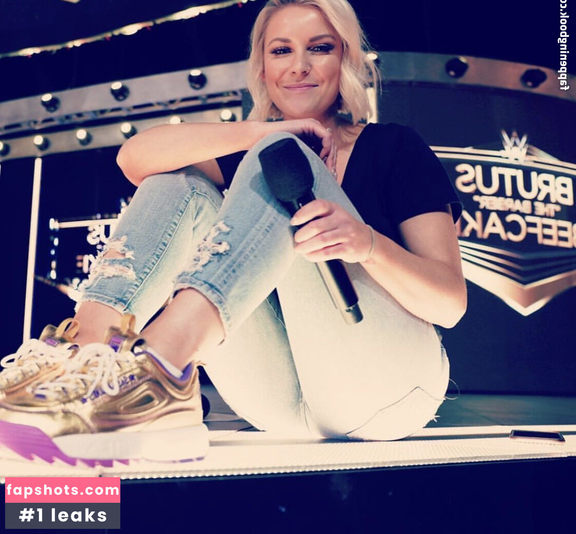 Renee Paquette gallery photo #95