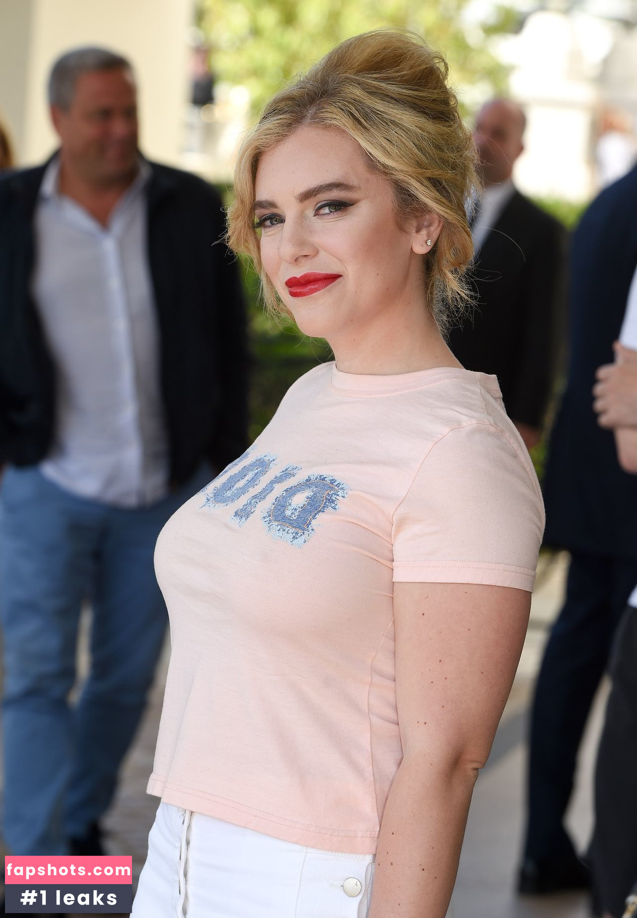 Renee Willett gallery photo #3