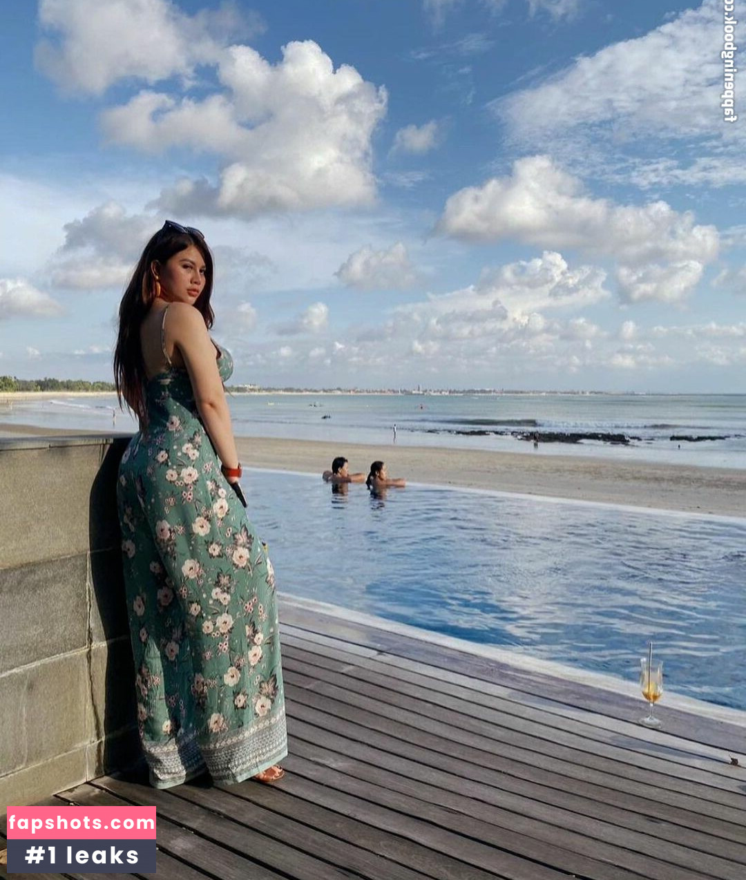 Renna Dyana gallery photo #25