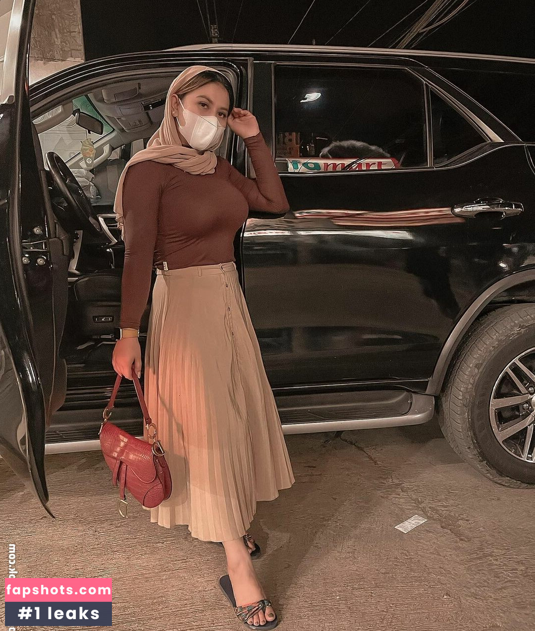 Renna Dyana gallery photo #60