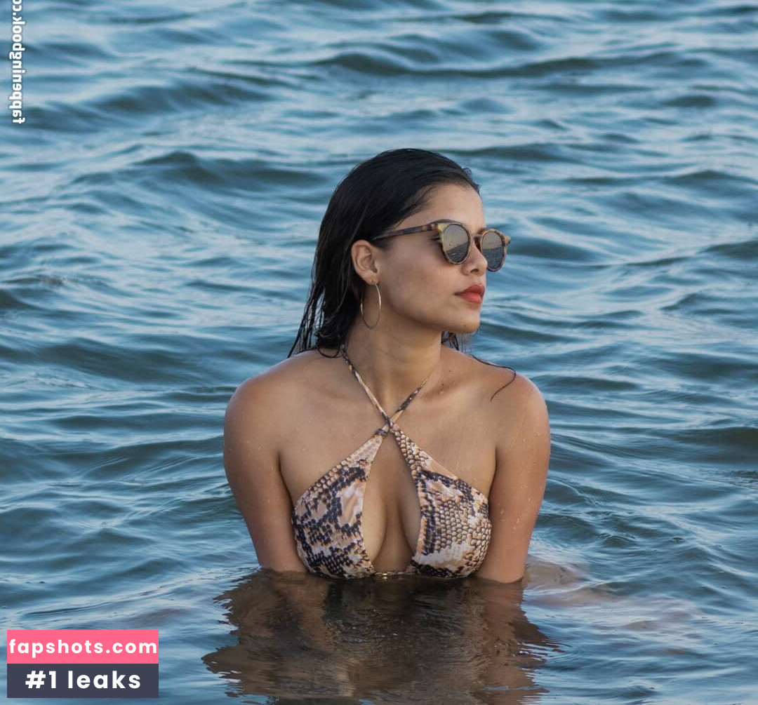 Reyna Pacheco gallery photo #10