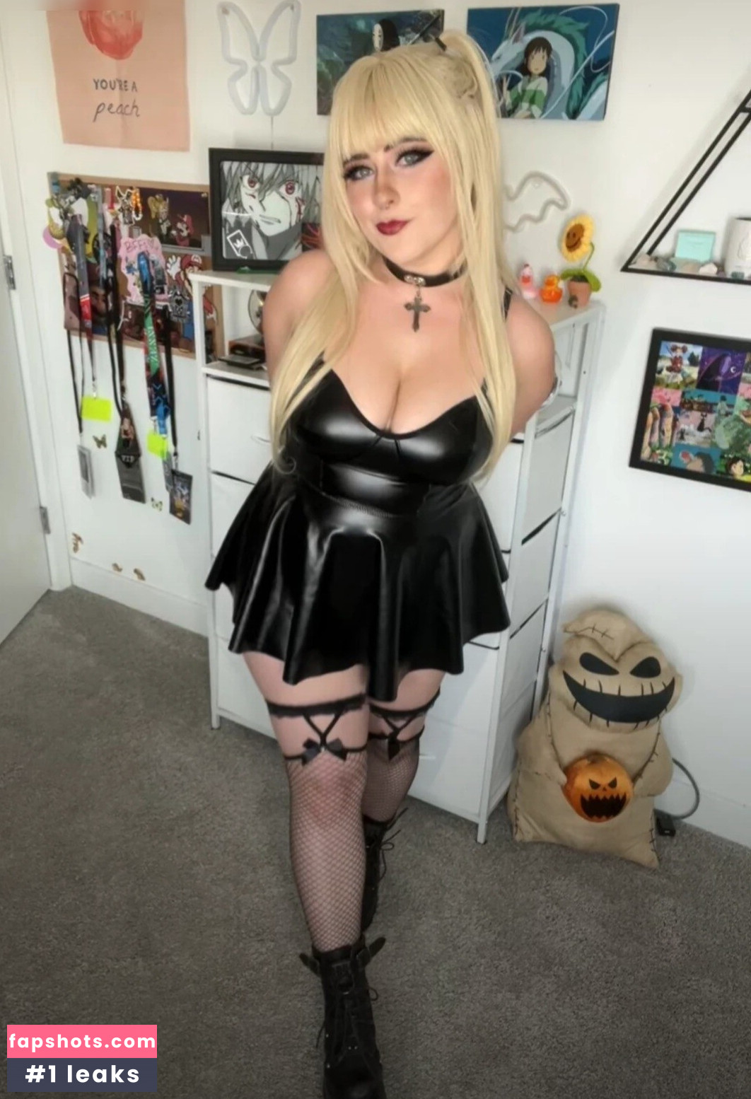 reyrevealed nude babe gallery