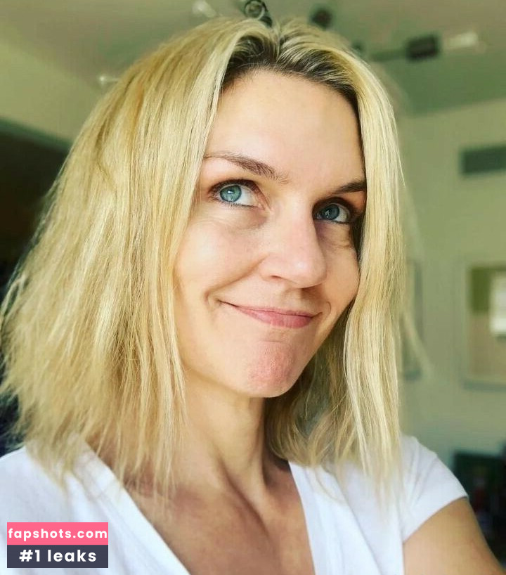 Rhea Seehorn gallery photo #39