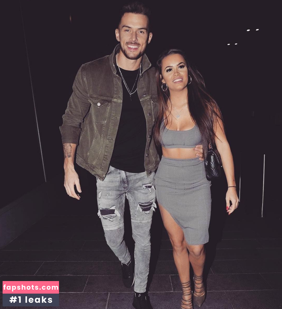 Rhianne Saxby nude babe gallery