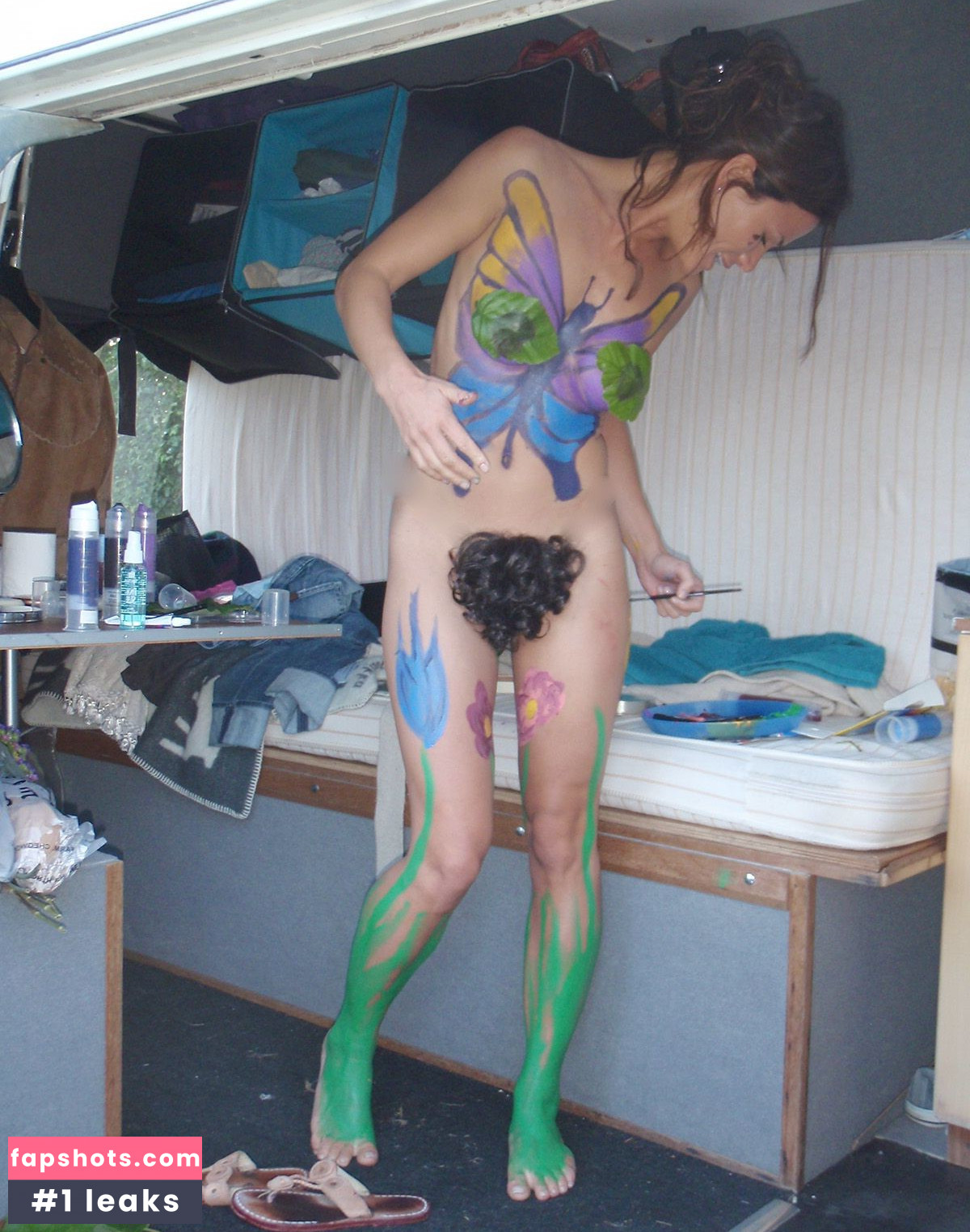 Rhona Mitra nude babe gallery