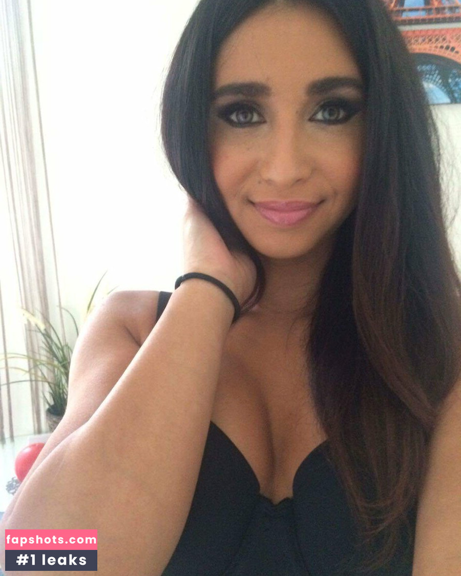 Ria Rodriguez nude babe gallery