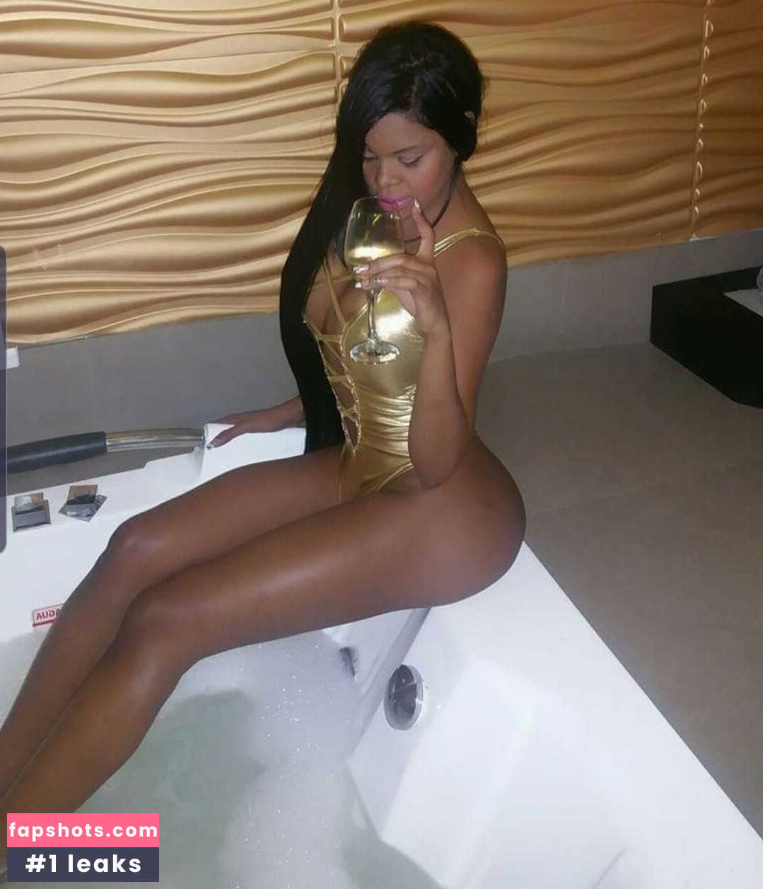 Rihanna Miller gallery photo #13