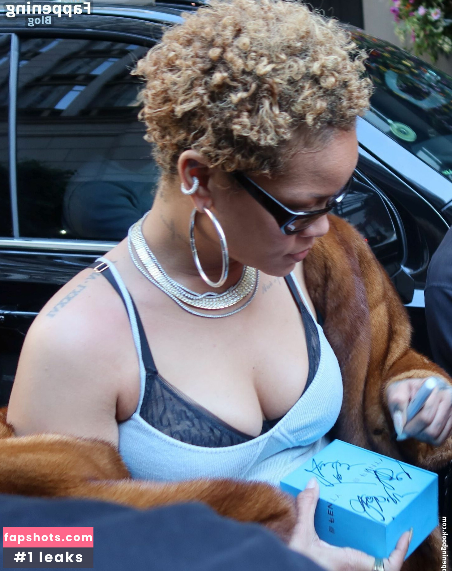 Rihanna gallery photo #1001